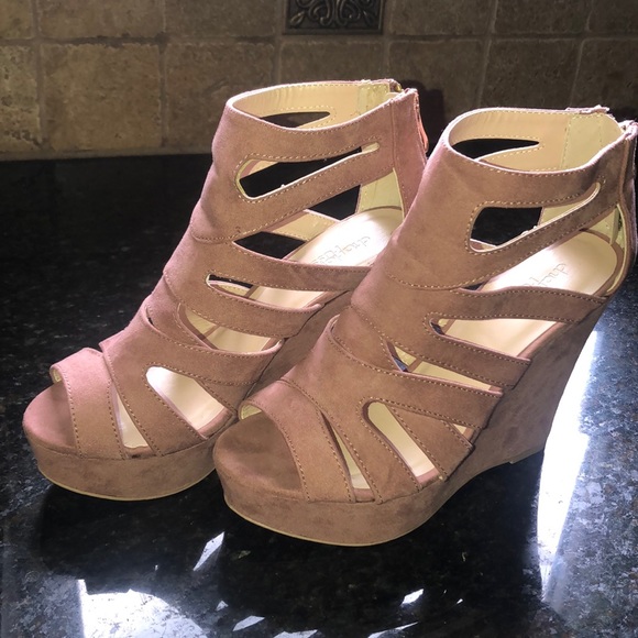 Charlotte Russe Mauve Wedge Sandal - Picture 1 of 4